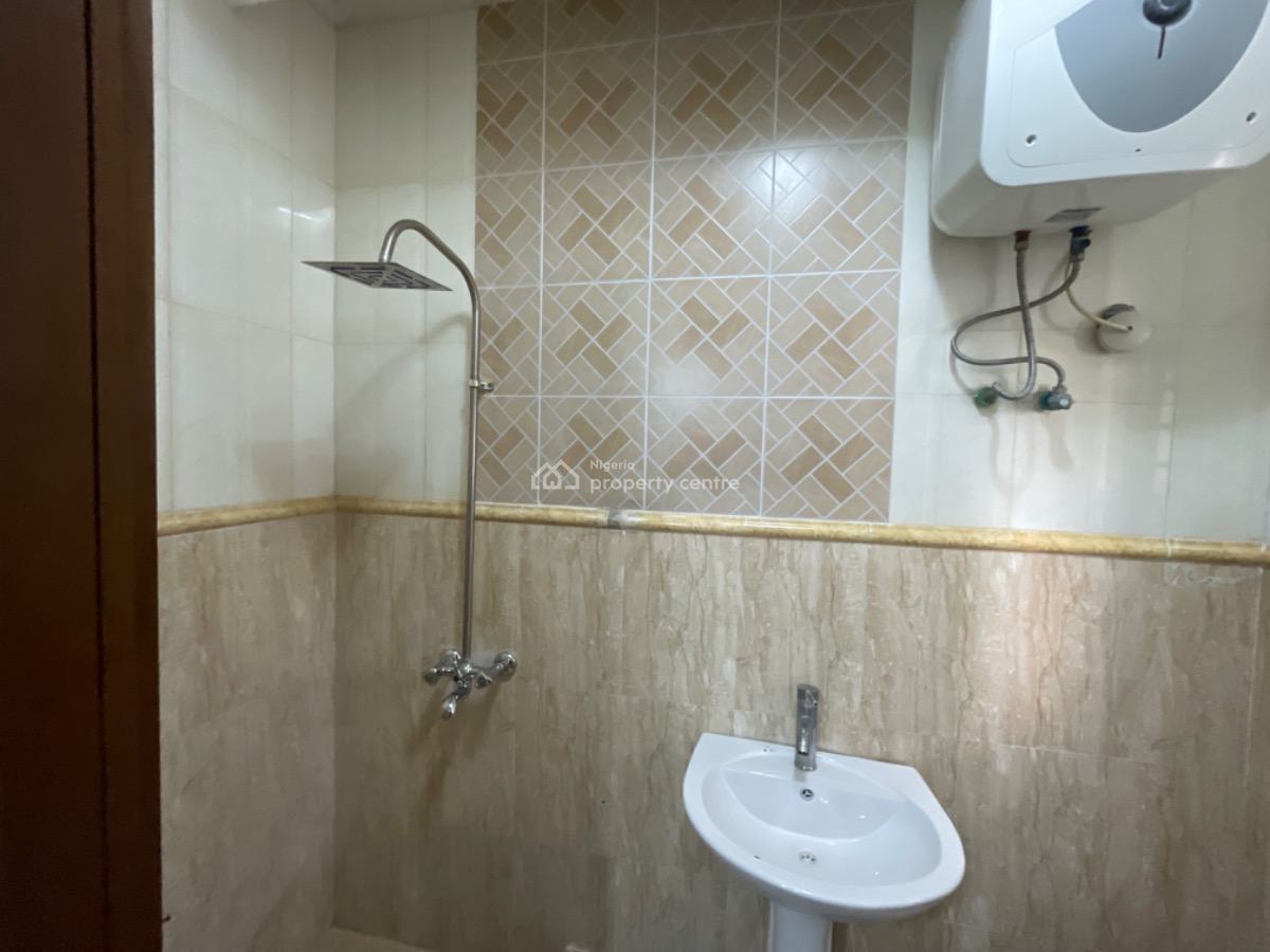a Spacious 3 Bedroom with Bq on 1st Floor, Lekki Phase 1, Lekki, Lagos, House for Rent