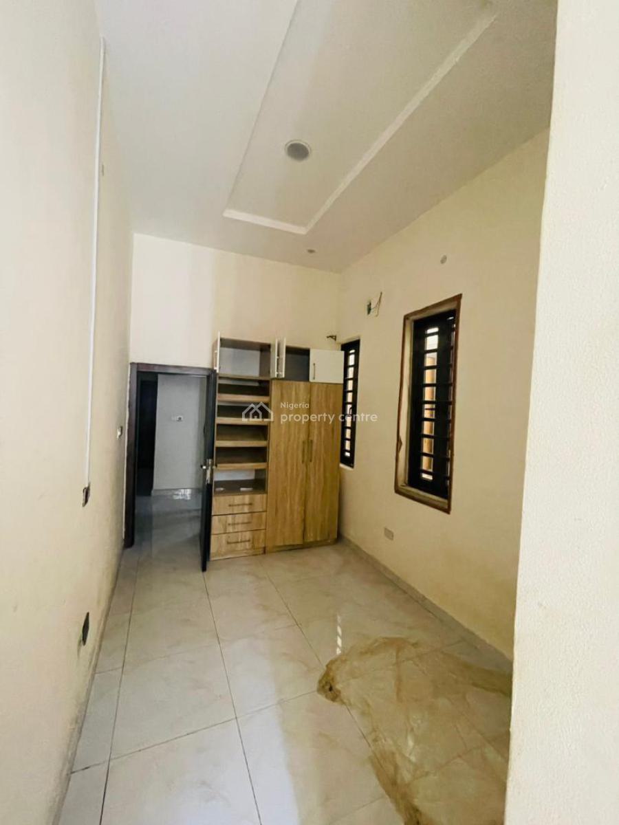 Single Room in a Shared Apartment, Harris Drive, Lekki, Lagos, House for Rent