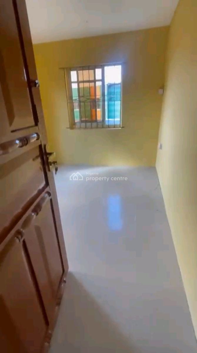 Massive and Standard 3 Bedroom Up Flat with Personal Meter and 2 Toilets, Alapere, Ketu, Lagos, Flat / Apartment for Rent