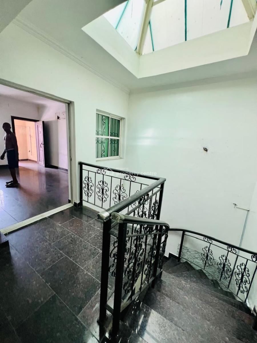 Self-serviced and Self-compound 5 Bedroom Semi-detached Duplex, Lekki Phase 1, Lekki, Lagos, Semi-detached Duplex for Rent