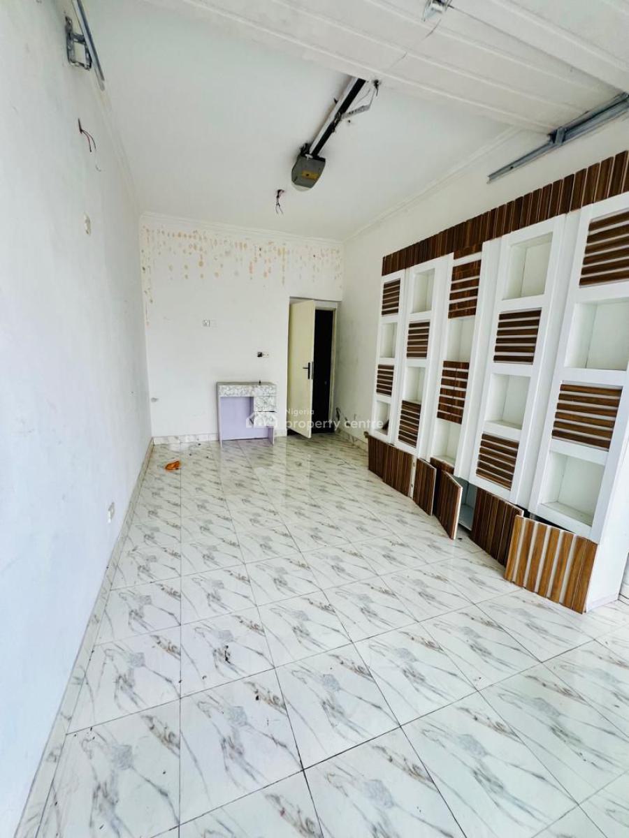 Self-serviced and Self-compound 5 Bedroom Semi-detached Duplex, Lekki Phase 1, Lekki, Lagos, Semi-detached Duplex for Rent