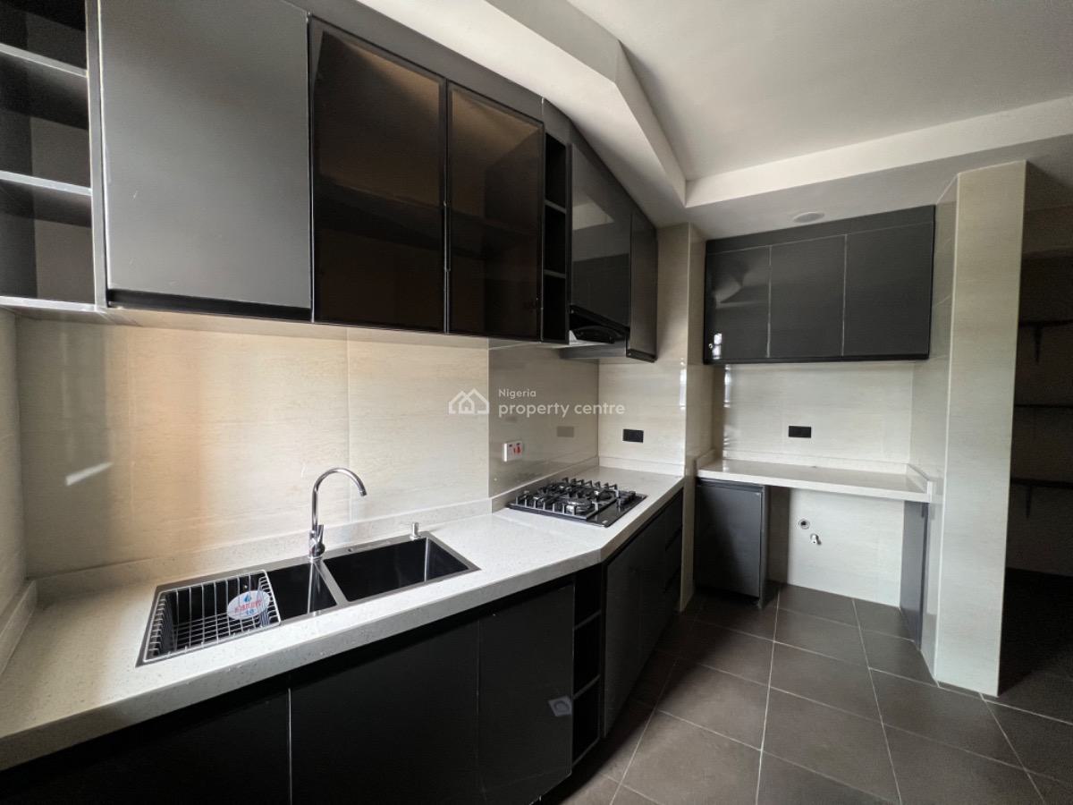 Spacious 2 Bedroom Apartment, Off Admiralty Way, Lekki Phase 1, Lekki, Lagos, Flat / Apartment for Rent
