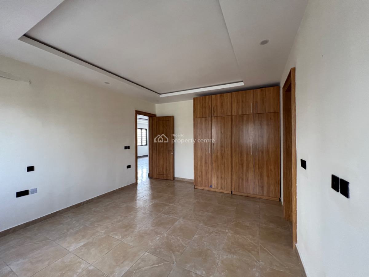 Spacious 2 Bedroom Apartment, Off Admiralty Way, Lekki Phase 1, Lekki, Lagos, Flat / Apartment for Rent