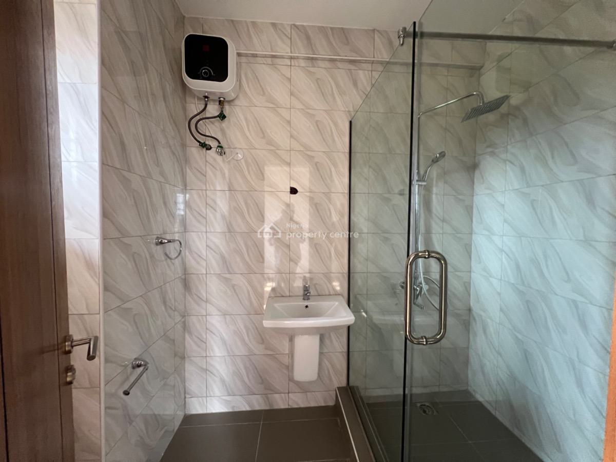 Spacious 2 Bedroom Apartment, Off Admiralty Way, Lekki Phase 1, Lekki, Lagos, Flat / Apartment for Rent