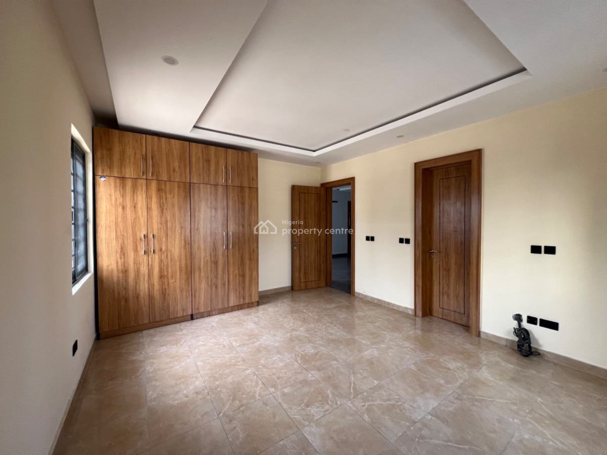 Spacious 2 Bedroom Apartment, Off Admiralty Way, Lekki Phase 1, Lekki, Lagos, Flat / Apartment for Rent