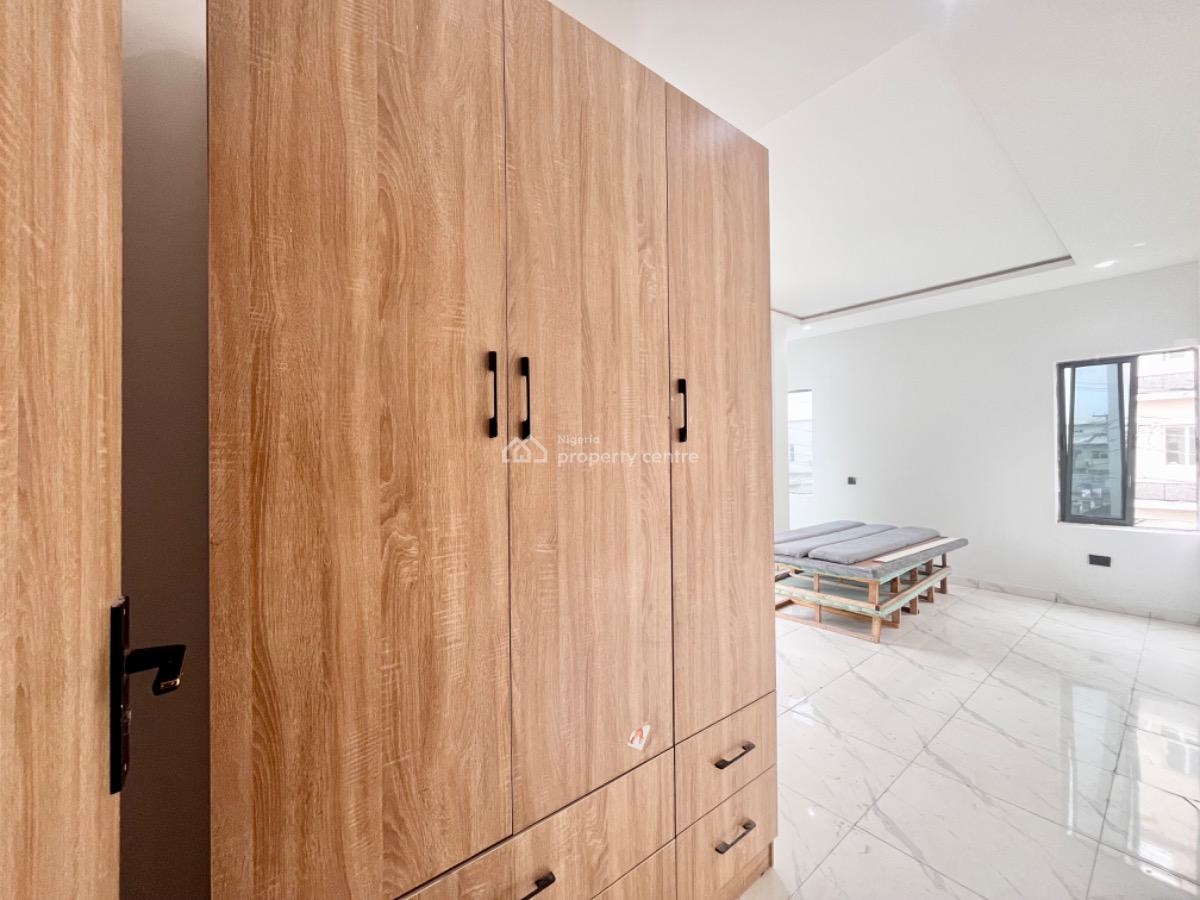 Spacious 2 Bedroom Apartment with Swimming Pool Availabl at Ikate, Ikate Lekki Lagos, Lekki, Lagos, Flat / Apartment for Sale