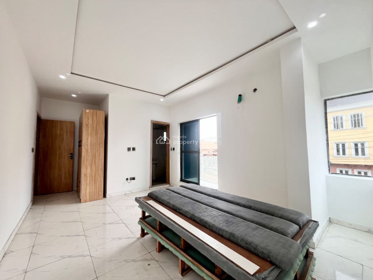 Spacious 2 Bedroom Apartment with Swimming Pool Availabl at Ikate, Ikate Lekki Lagos, Lekki, Lagos, Flat / Apartment for Sale