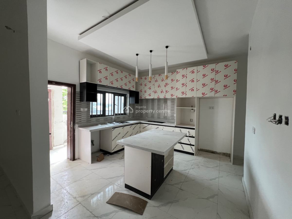 Spacious 3 Bedroom Apartment, Off Freedom Way, Lekki Phase 1, Lekki, Lagos, Flat / Apartment for Rent