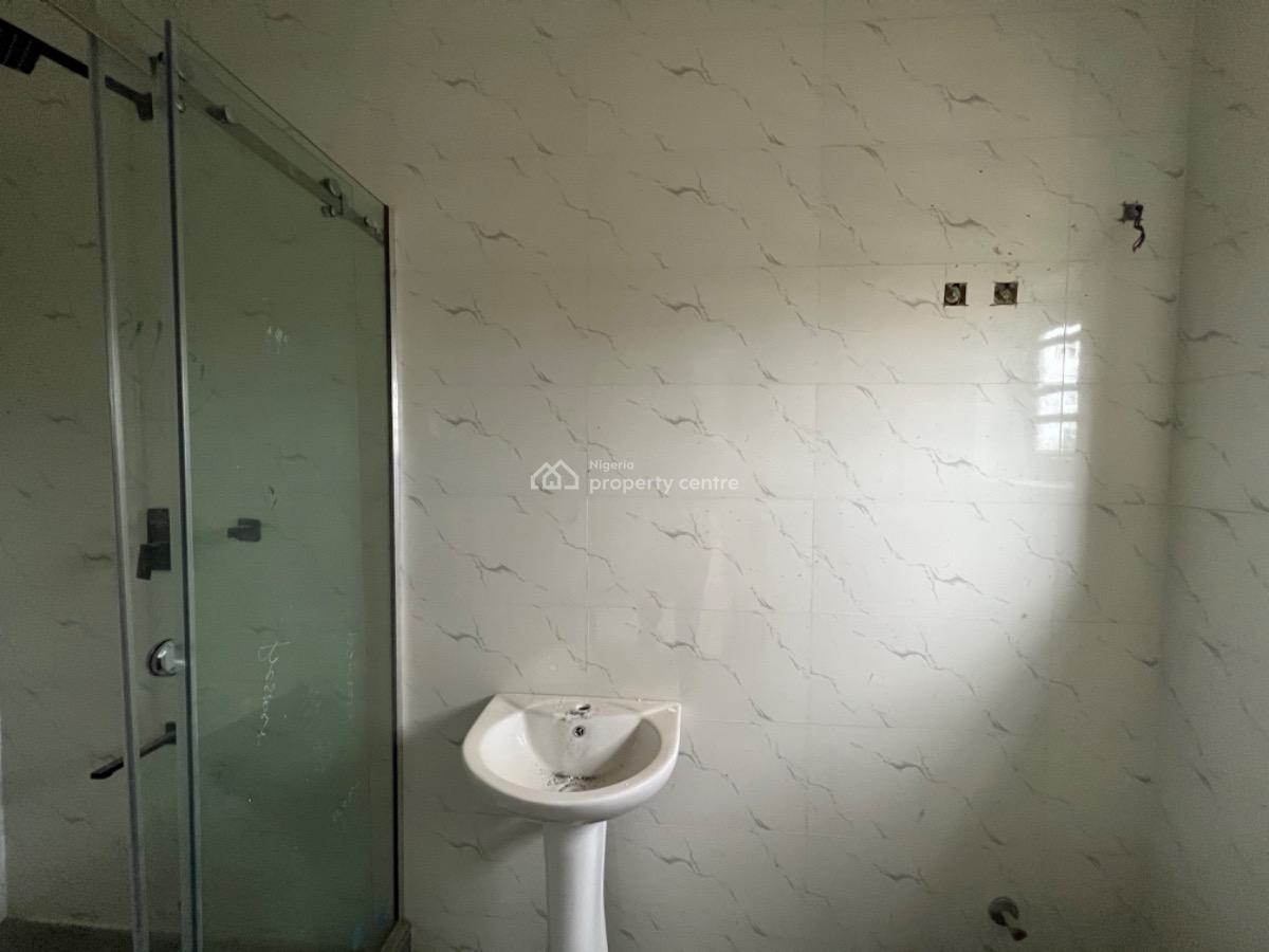 Spacious 3 Bedroom Apartment, Off Freedom Way, Lekki Phase 1, Lekki, Lagos, Flat / Apartment for Rent