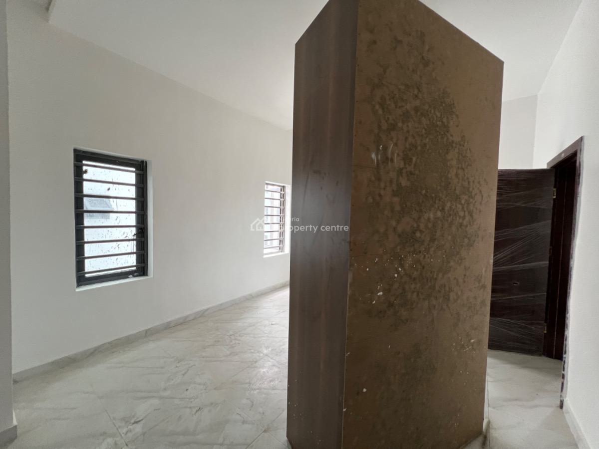 Spacious 3 Bedroom Apartment, Off Freedom Way, Lekki Phase 1, Lekki, Lagos, Flat / Apartment for Rent