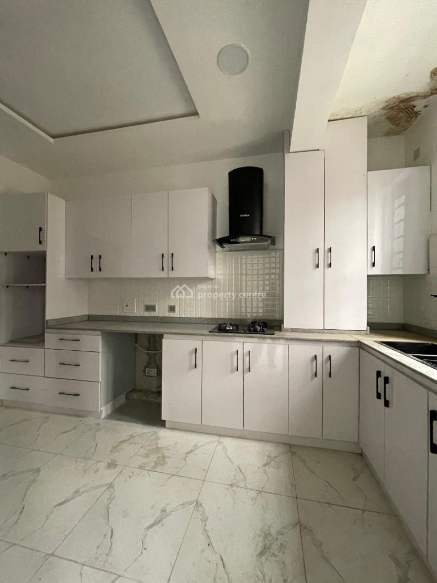 Contemporary 2 Bedroom Apartment Bedroom in a Serene Environment, Lekki Phase 1, Lekki, Lagos, Flat / Apartment for Sale