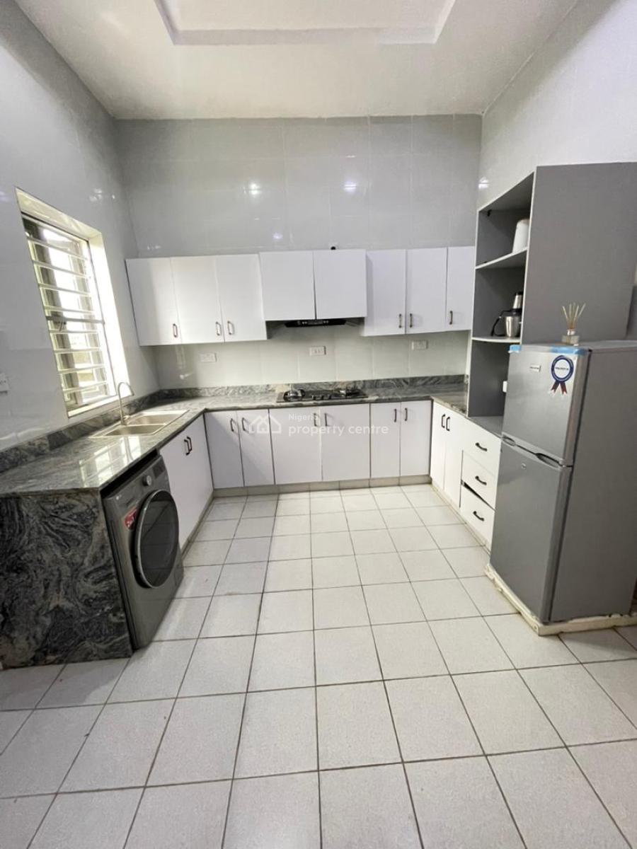 Distress Spacious Very Homely: 4 Bed Terrace Duplex, Orchid Road, Lekki, Lagos, Terraced Duplex for Sale