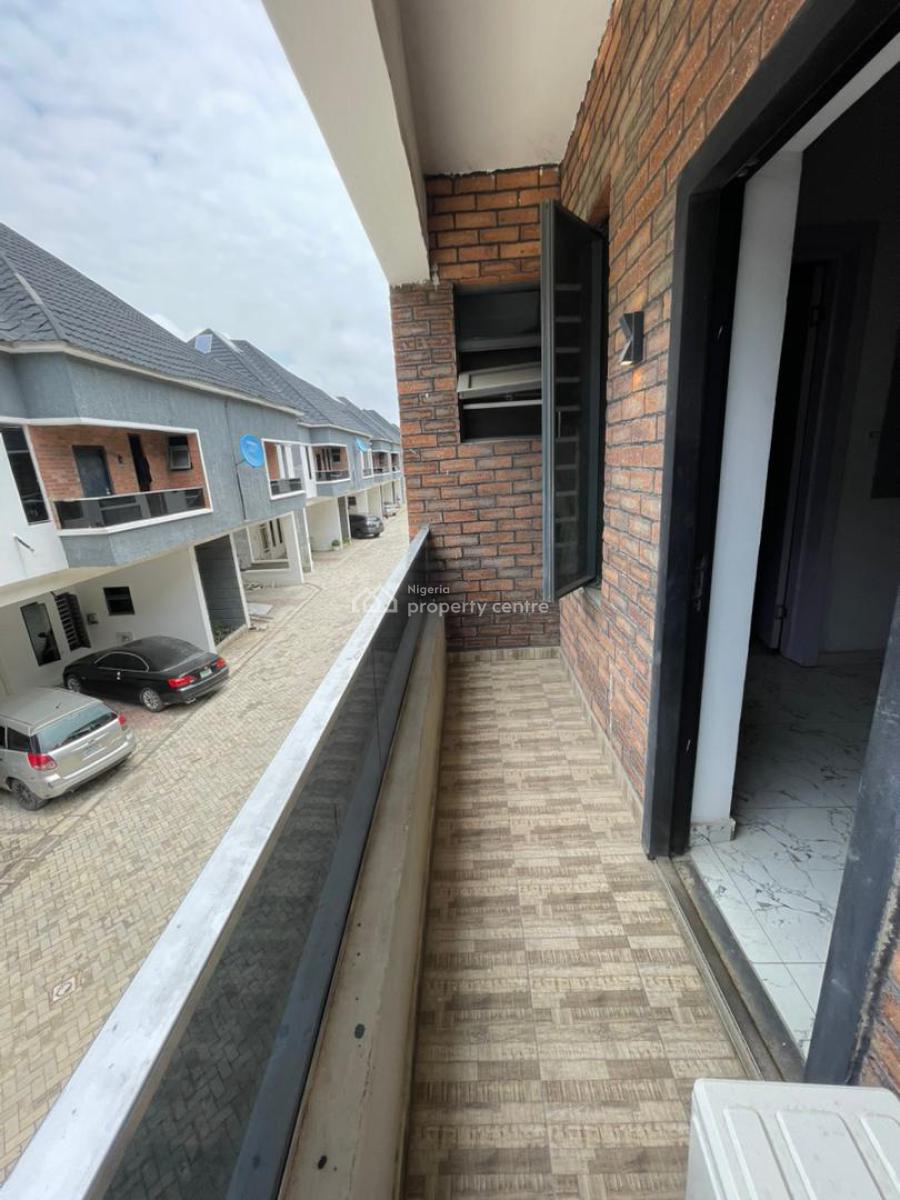 Distress Spacious Very Homely: 4 Bed Terrace Duplex, Orchid Road, Lekki, Lagos, Terraced Duplex for Sale