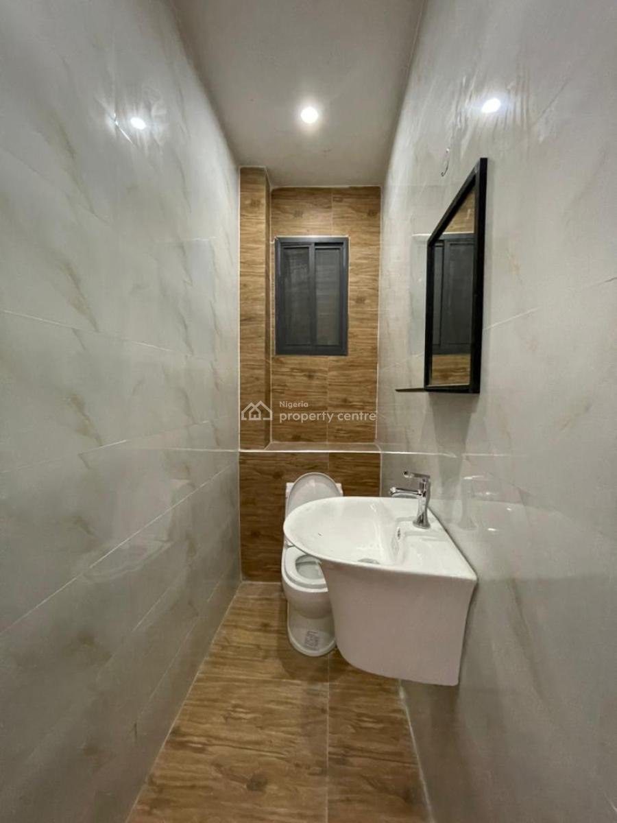 Spacious 2 Bedroom Apartment with Elevator and Gym., Off Freedom Way, Lekki Phase 1, Lekki, Lagos, Flat / Apartment for Sale