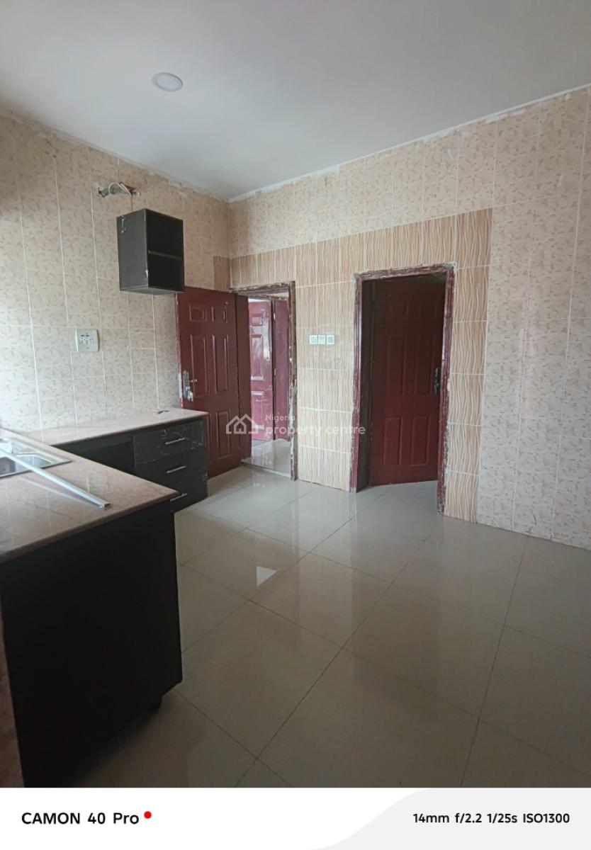 2bedroom Upstairs in Lekki Right, By Pinnacle Filling Station, Lekki Phase 1, Lekki, Lagos, Flat / Apartment for Rent