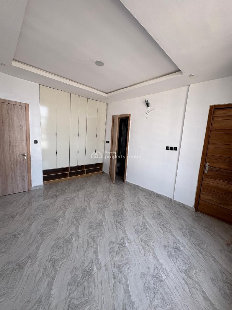 Beautifully Built 1 Bedroom Apartment in a Well Secured Location, Lekki Phase 1, Lekki, Lagos, Flat / Apartment for Sale