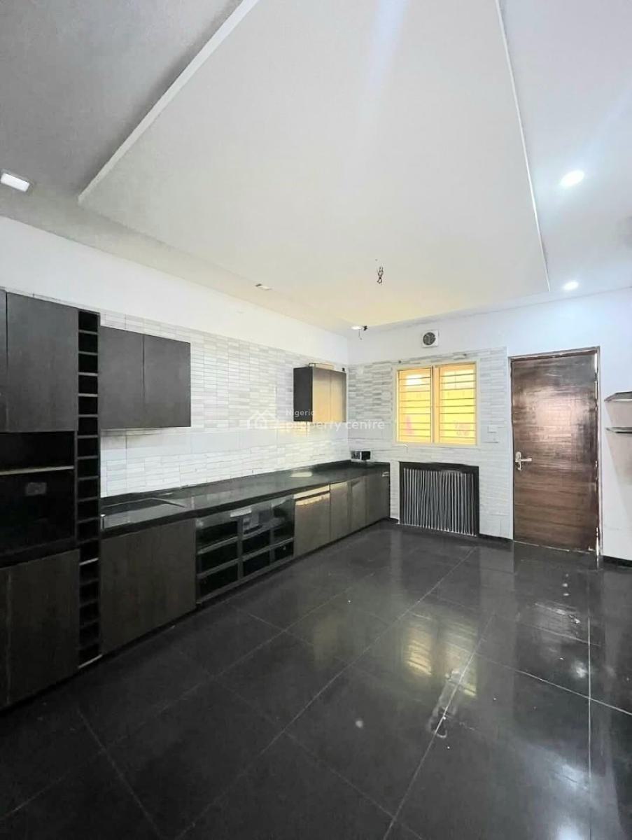 a Well Maintained 4 Bedroom Maisonette, Lekki Phase 1, Lekki, Lagos, House for Rent