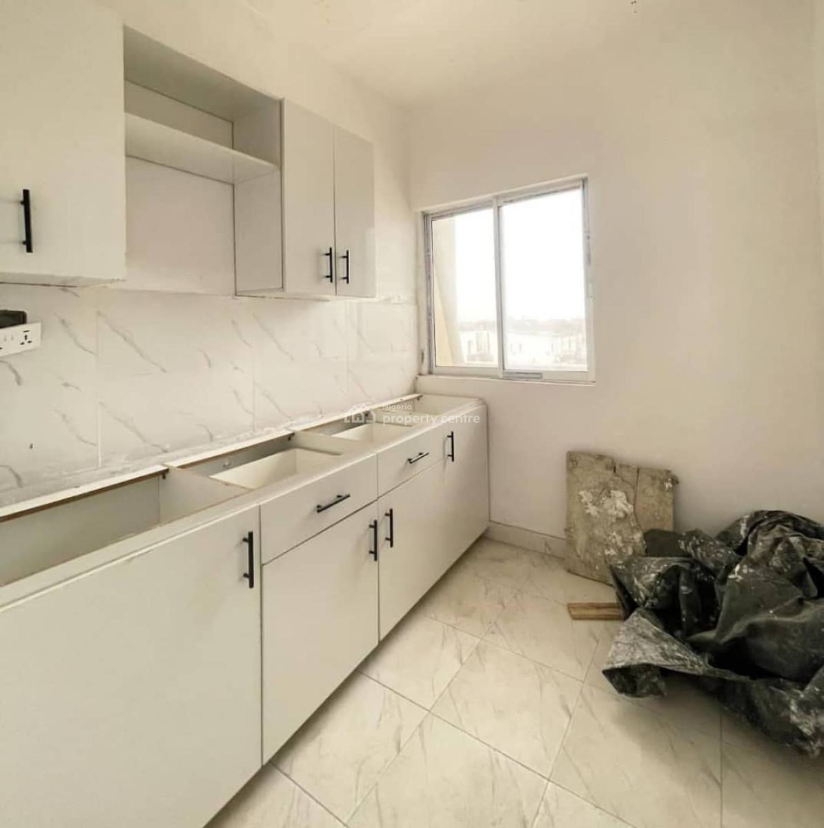 1 Bedroom Spacious Apartment Fully Serviced with 24hrs Light, Spg, Ologolo, Lekki, Lagos, Flat / Apartment for Rent