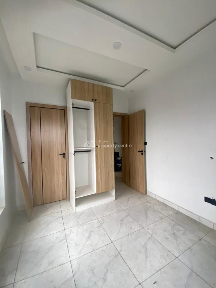 2 Bedroom Apartment Fully Serviced 3rd Floor, Ologolo, Ologolo, Lekki, Lagos, Flat / Apartment for Rent