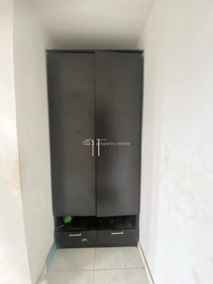 2 Bedroom Apartment  Fully Serviced Renovations Ongoing, Ologolo, Ologolo, Lekki, Lagos, Flat / Apartment for Rent