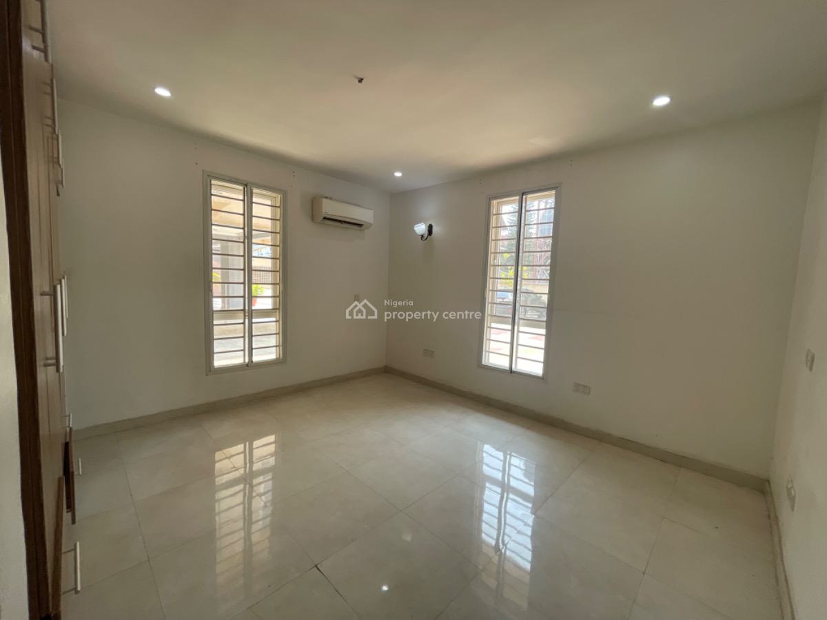 a Well Maintained 3bedroom with Swimming Pool Gym and Bq, Lekki Phase 1, Lekki, Lagos, House for Rent