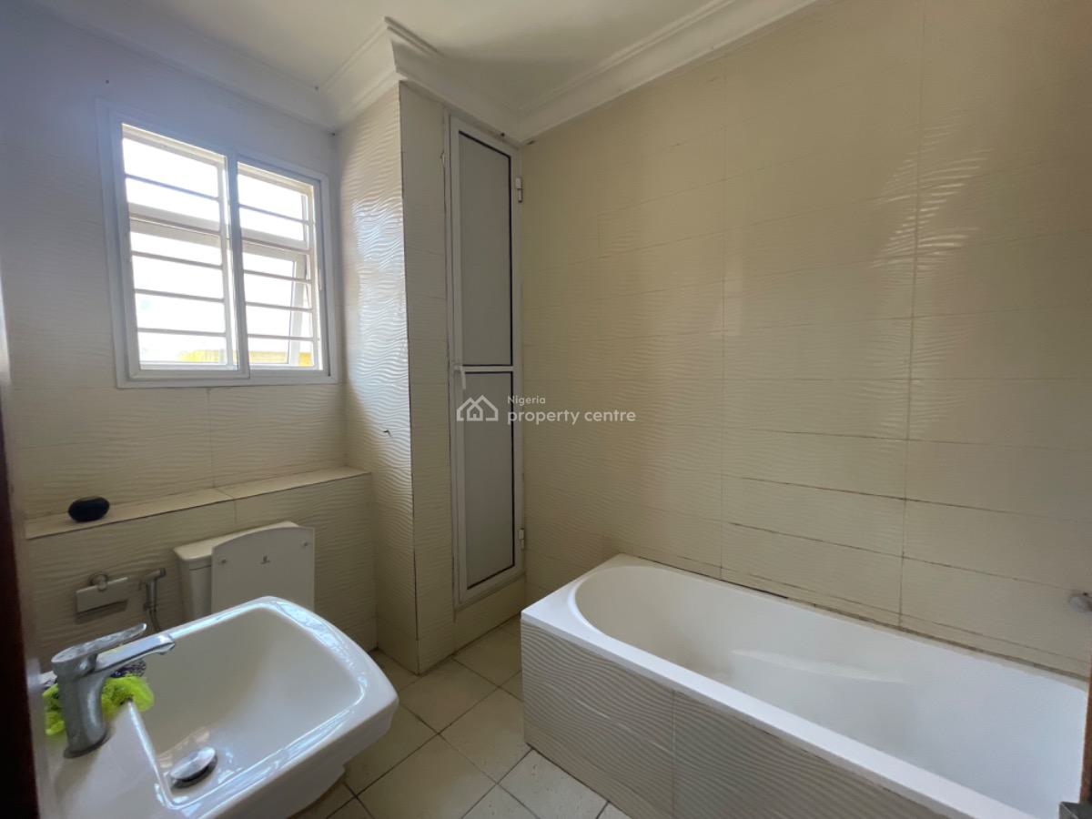 a Well Maintained 3bedroom with Swimming Pool Gym and Bq, Lekki Phase 1, Lekki, Lagos, House for Rent