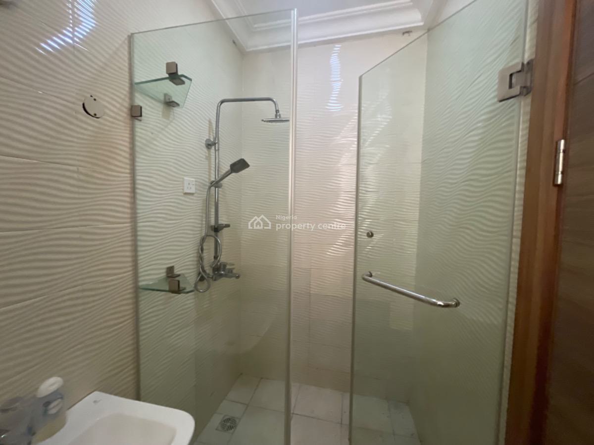 a Well Maintained 3bedroom with Swimming Pool Gym and Bq, Lekki Phase 1, Lekki, Lagos, House for Rent