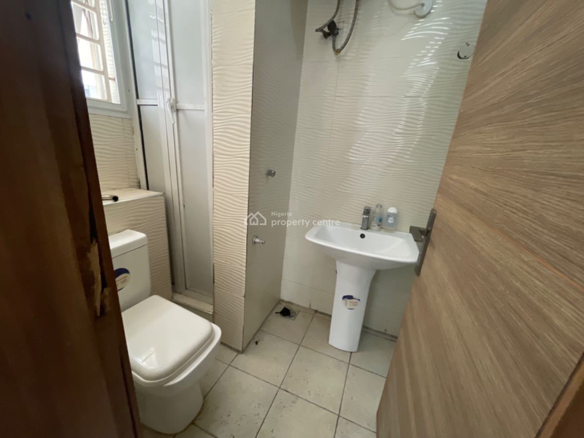 a Well Maintained 3bedroom with Swimming Pool Gym and Bq, Lekki Phase 1, Lekki, Lagos, House for Rent
