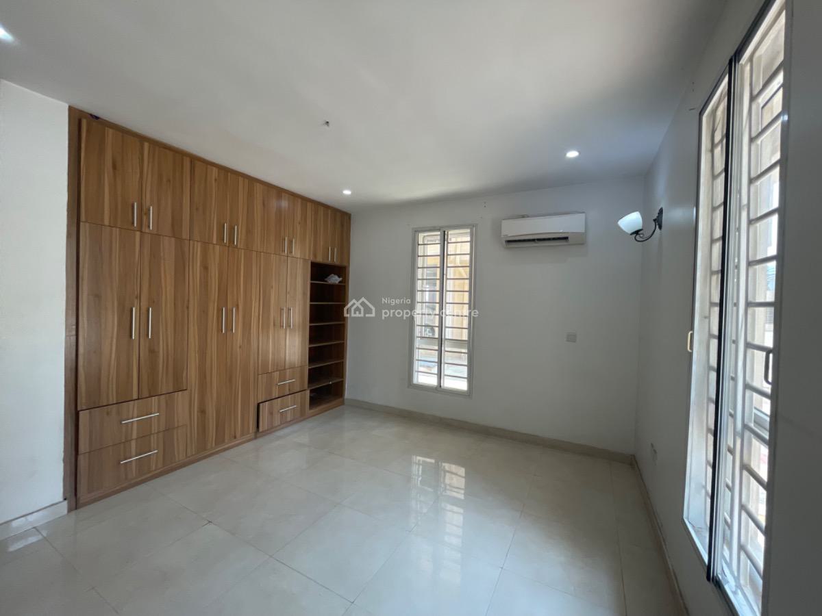 a Well Maintained 3bedroom with Swimming Pool Gym and Bq, Lekki Phase 1, Lekki, Lagos, House for Rent