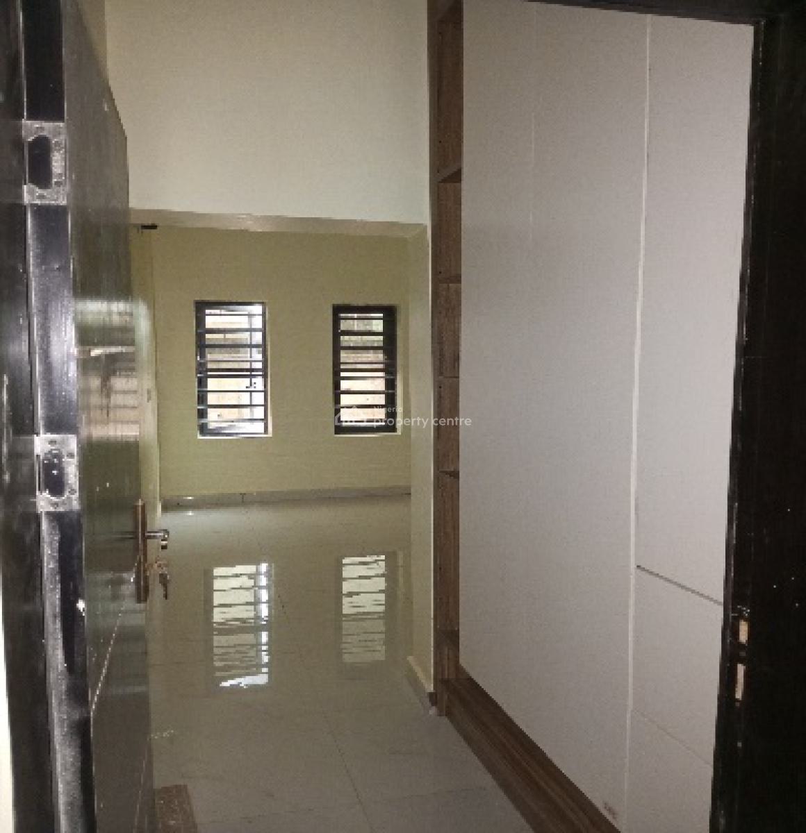 2 Bedroom Flat, Okabere Road, Off Benin/sapele Road, Benin, Oredo, Edo, Flat / Apartment for Rent