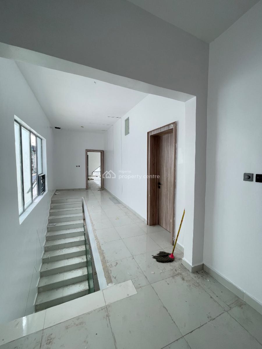 Very Spacious 5 Bedroom Duplex + Pool, Lekki, Lagos, Detached Duplex for Sale