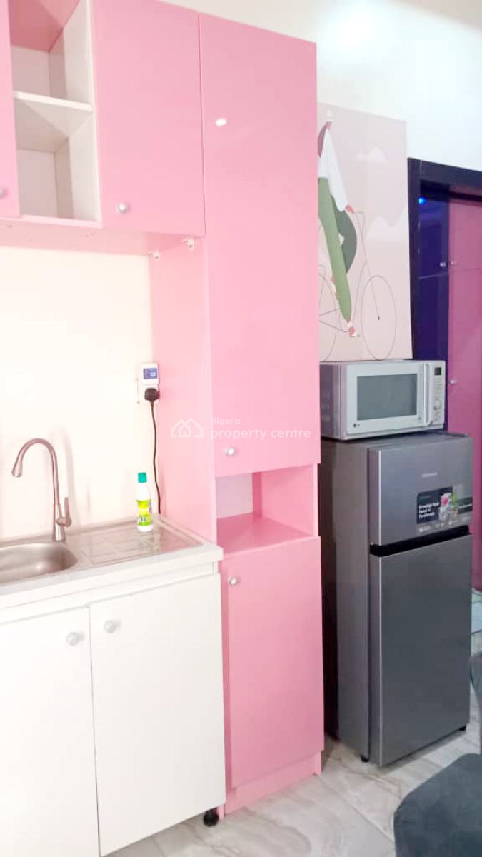 Beautiful Mini Flat, 5 Mins to Cinema & Wildlife, Few Mins 4rm D Beach, Orchid Road, Lekki, Lagos, Mini Flat (room and Parlour) Short Let