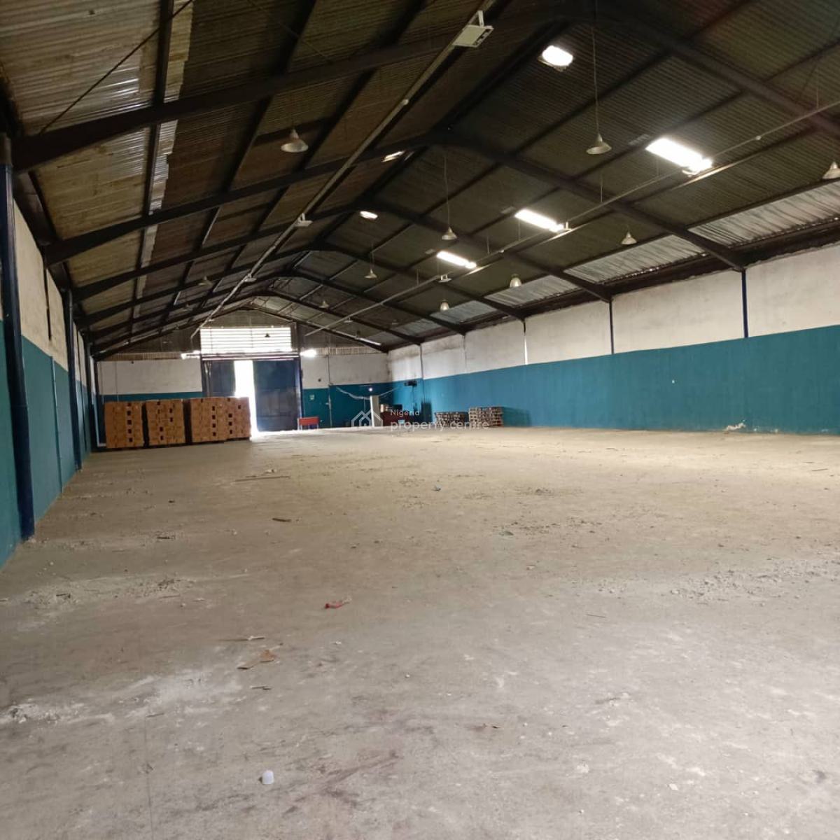 Self Compound 1,000 Sqmts Warehouse., Off Acme Road, Ikoyi, Lagos, Warehouse for Rent