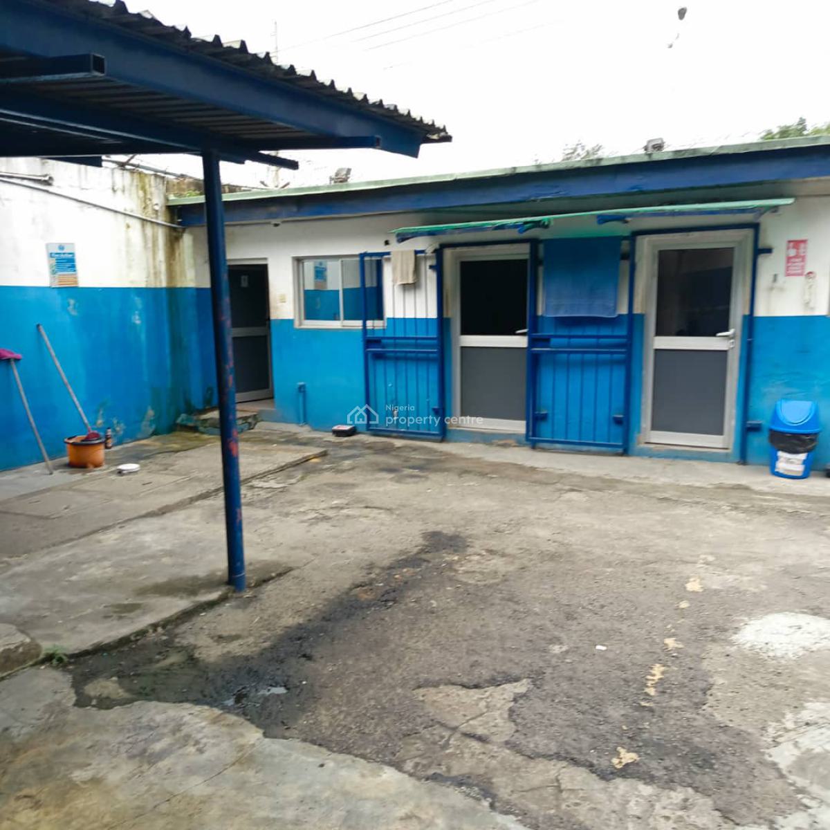 Self Compound 1,000 Sqmts Warehouse., Off Acme Road, Ikoyi, Lagos, Warehouse for Rent