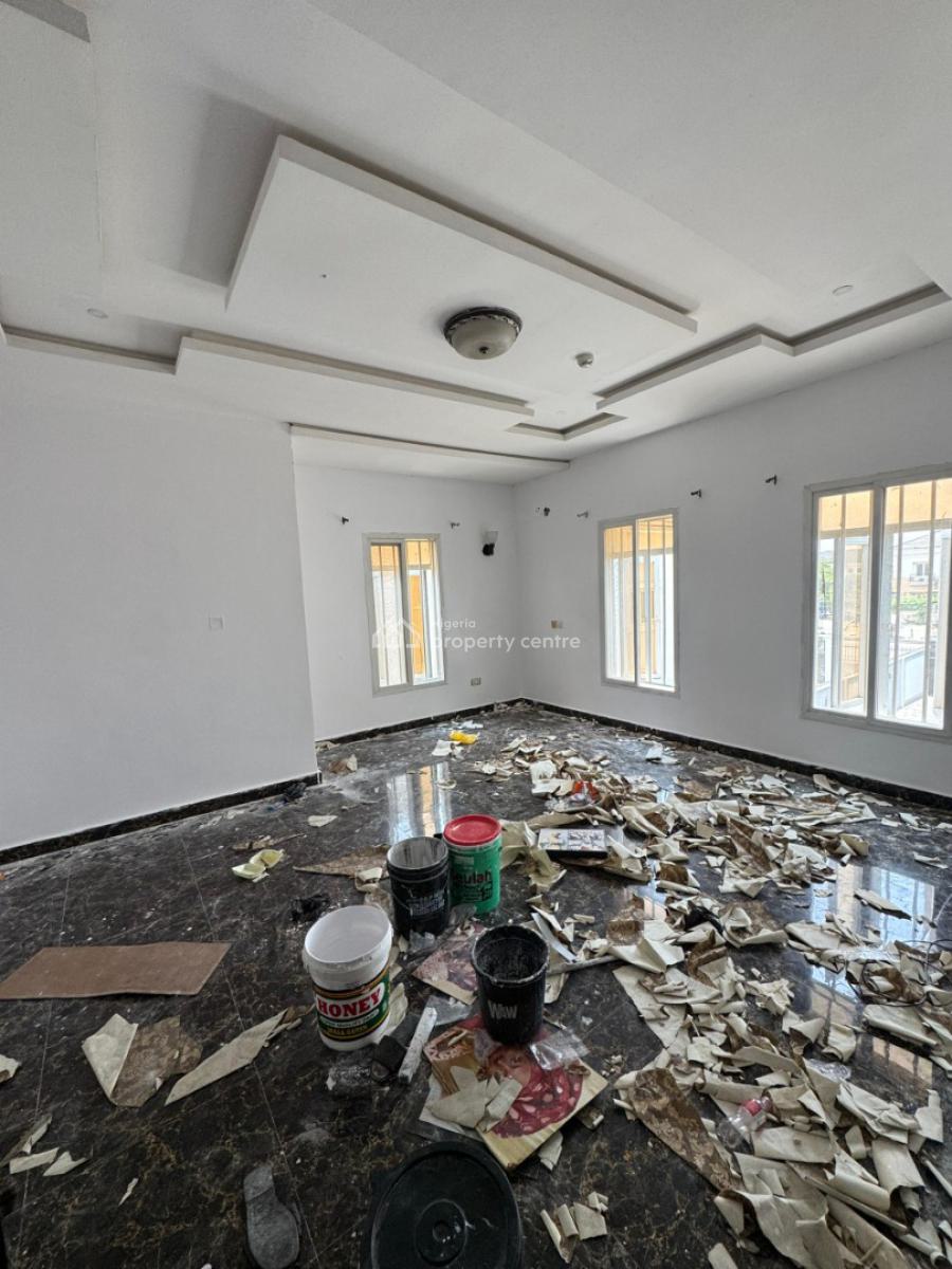 Well Maintained Renovated 3 Bedrooms  Duplex  with Bq, Lekki Phase 1, Lekki, Lagos, Terraced Duplex for Rent