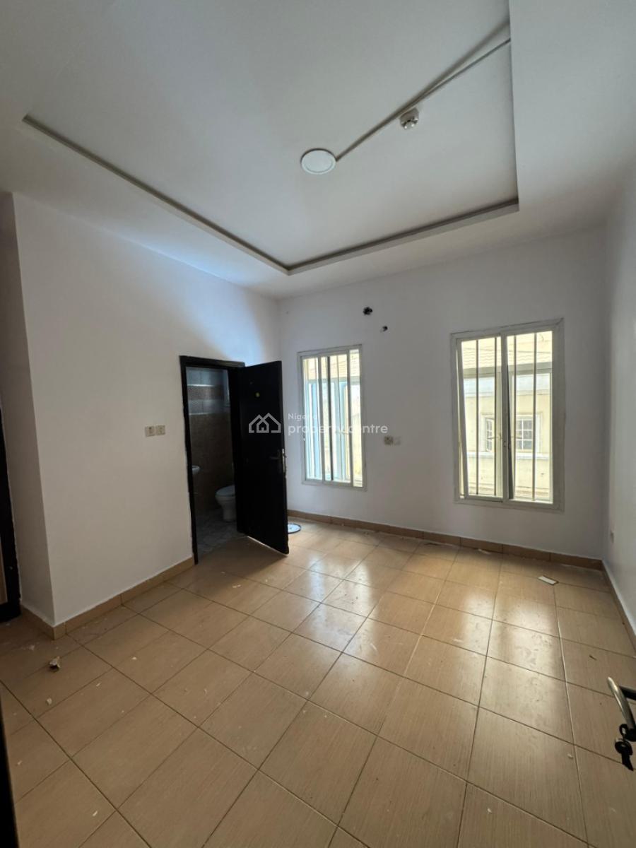 Well Maintained Renovated 3 Bedrooms  Duplex  with Bq, Lekki Phase 1, Lekki, Lagos, Terraced Duplex for Rent