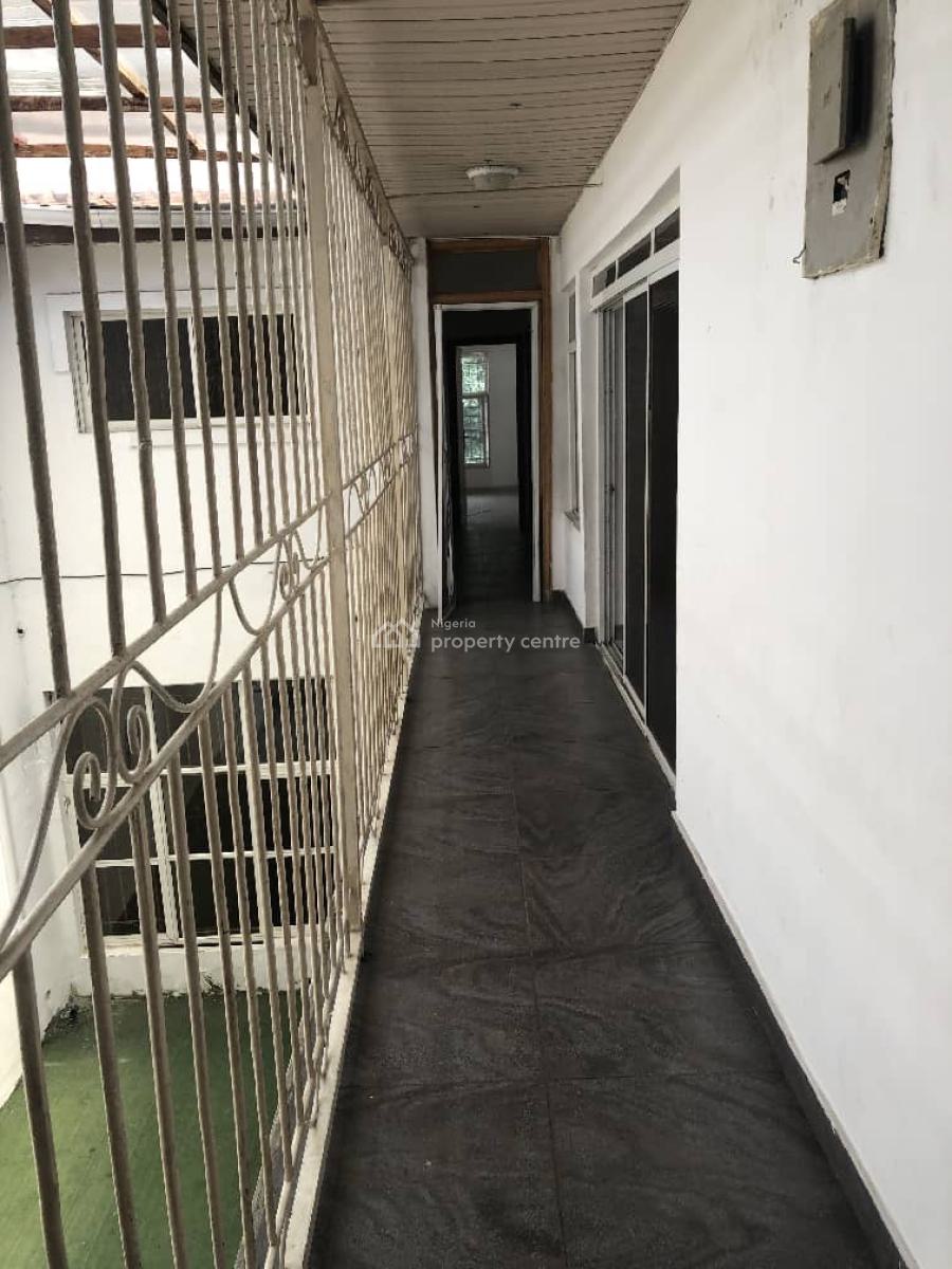 5 Bedroom Semi Detached House with Bq, Off Bisola Durosinmi Etti Drive, Lekki Phase 1, Lekki, Lagos, Semi-detached Duplex for Rent