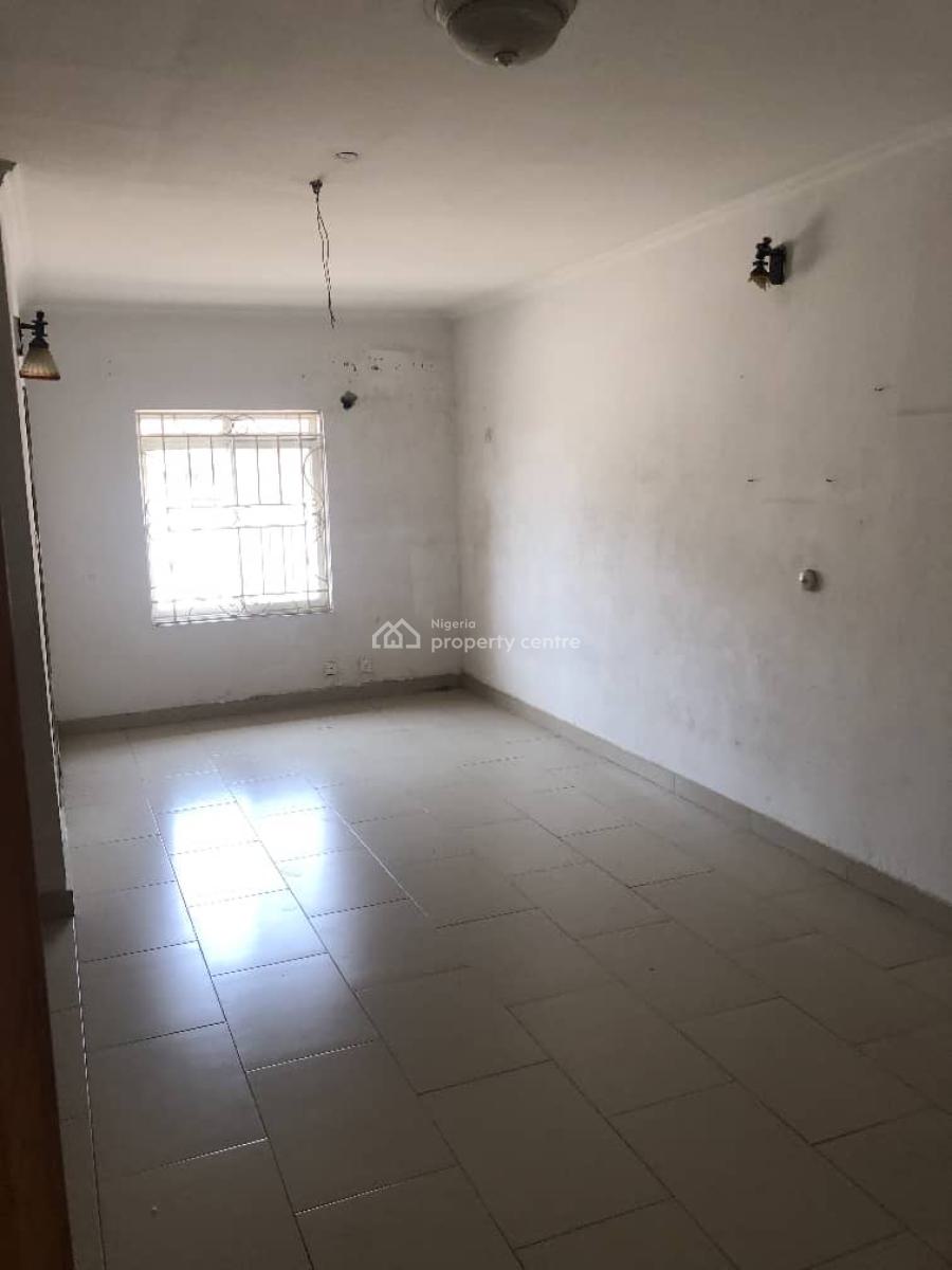 5 Bedroom Semi Detached House with Bq, Off Bisola Durosinmi Etti Drive, Lekki Phase 1, Lekki, Lagos, Semi-detached Duplex for Rent