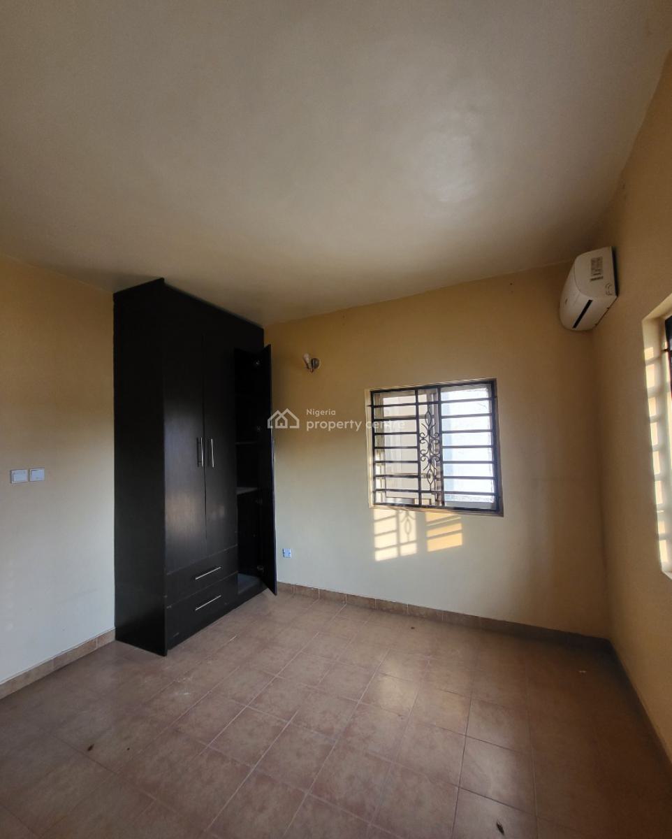 Luxurious Massive 4 Bedroom Terrace Duplex with Bq, By Old Secretariat, Garki, Abuja, Flat / Apartment for Rent