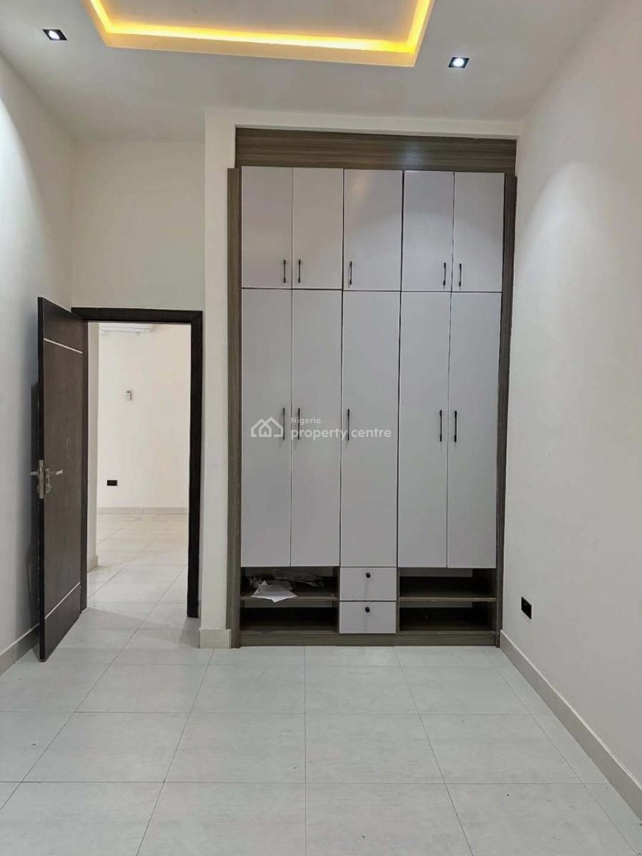 Fully Serviced 2-bedroom Flat with Bq, Gym & Elevator, Lekki Phase 1, Lekki, Lagos, Flat / Apartment for Rent
