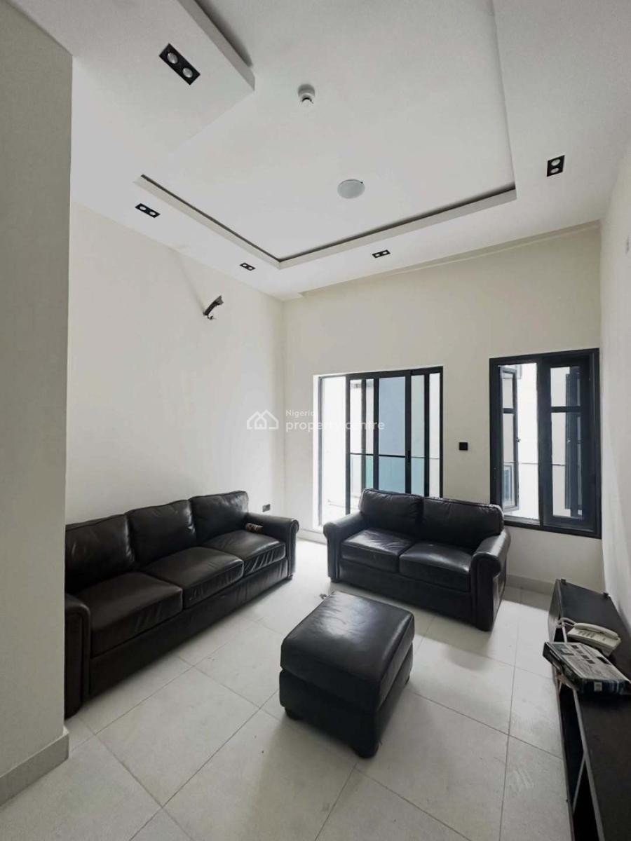 Fully Serviced 2 Bedrooms Flat with Bq, Gym & Elevator, Lekki Phase 1, Lekki, Lagos, Flat / Apartment for Rent