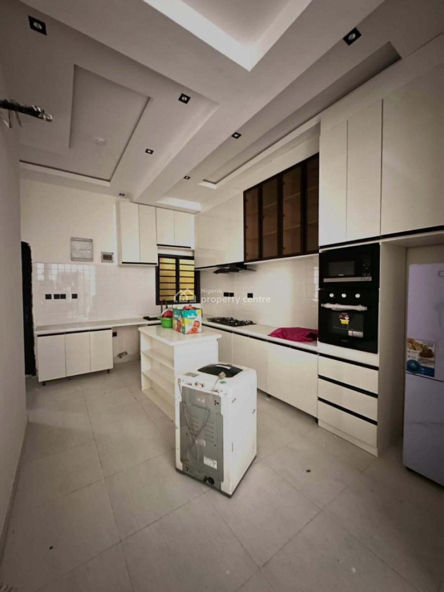 Fully Serviced 2 Bedrooms Flat with Bq, Gym & Elevator, Lekki Phase 1, Lekki, Lagos, Flat / Apartment for Rent