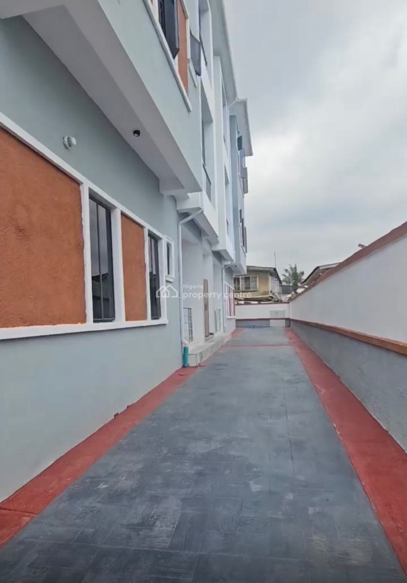 Nicely Built 3 Bedroom Apartment, Surulere, Lagos, Flat / Apartment for Sale