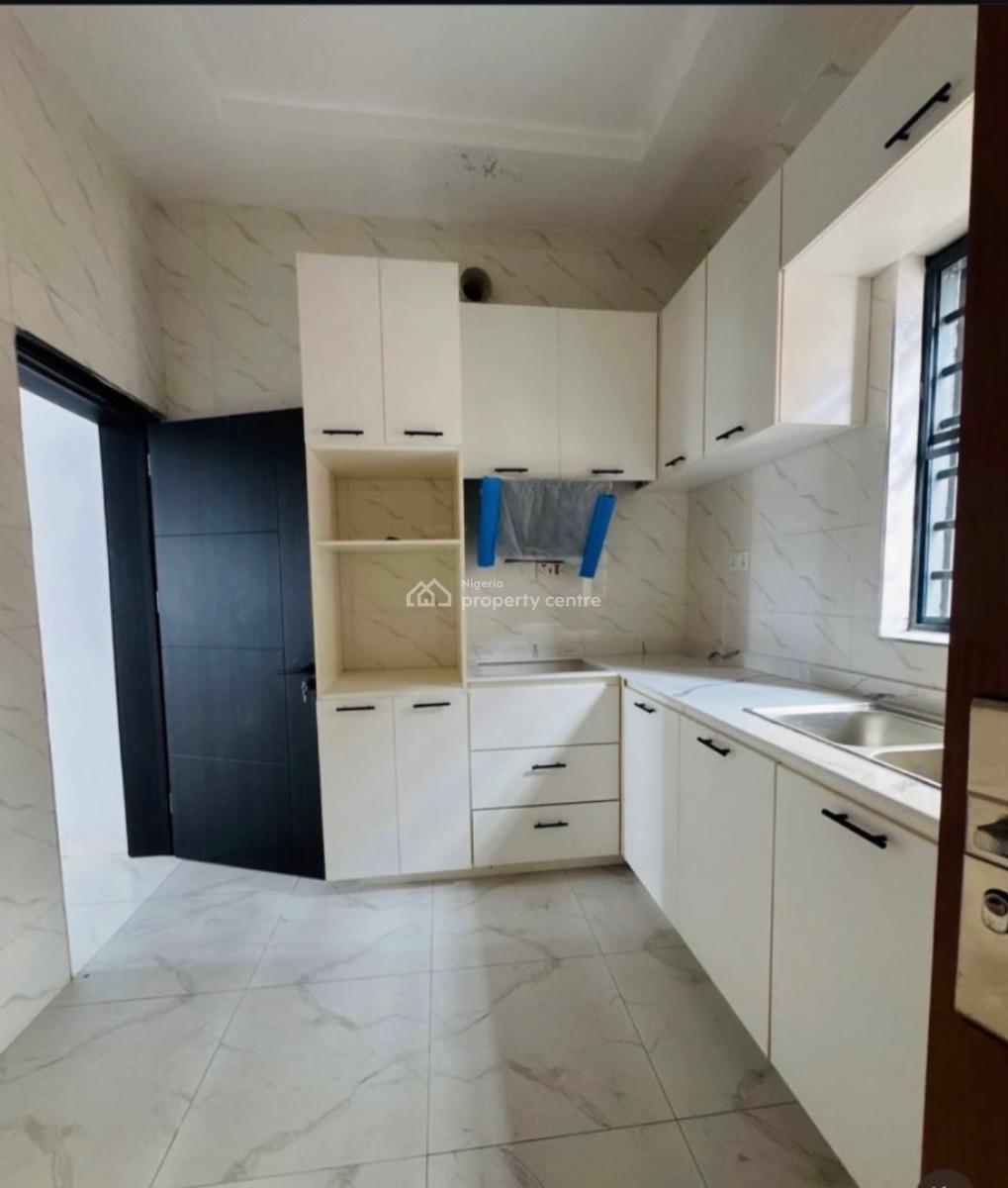 Nicely Built 3 Bedroom Apartment, Surulere, Lagos, Flat / Apartment for Sale