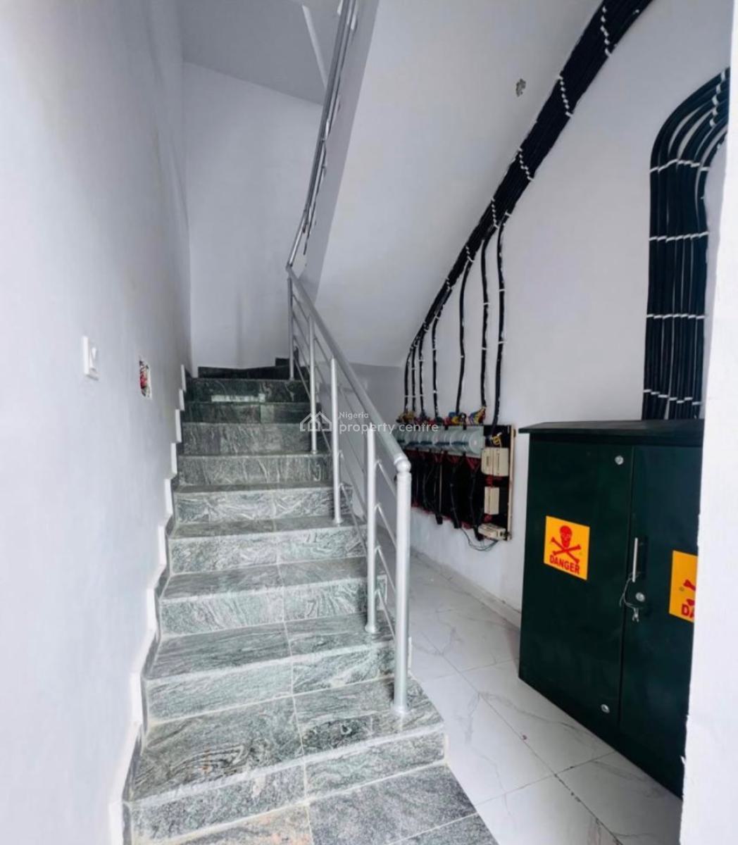 Nicely Built 3 Bedroom Apartment, Surulere, Lagos, Flat / Apartment for Sale