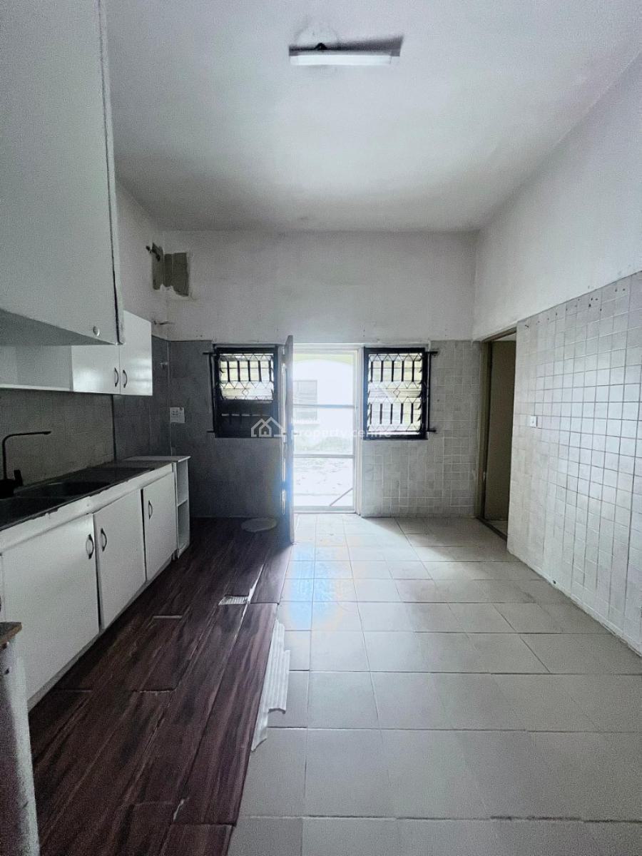 Self-compound 5 Bedroom Semi-detached House with 4 Rooms Bq., Lekki Phase 1, Lekki, Lagos, Semi-detached Duplex for Sale