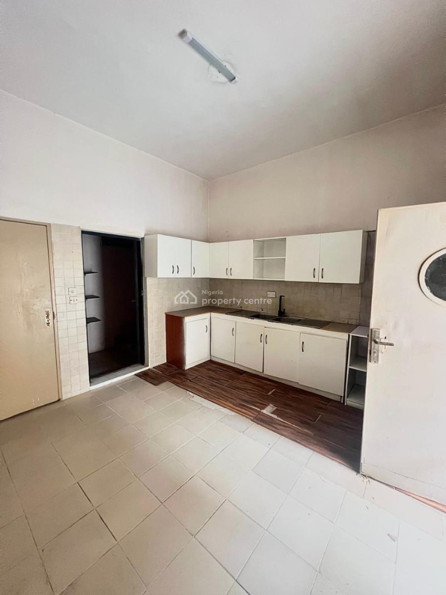 Self-compound 5 Bedroom Semi-detached House with 4 Rooms Bq., Lekki Phase 1, Lekki, Lagos, Semi-detached Duplex for Sale