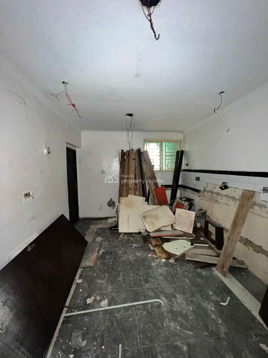 Spacious 5 Bedroom Self-compound Terrace with Bq in a Prime Location., Lekki Phase 1, Lekki, Lagos, Detached Duplex for Rent