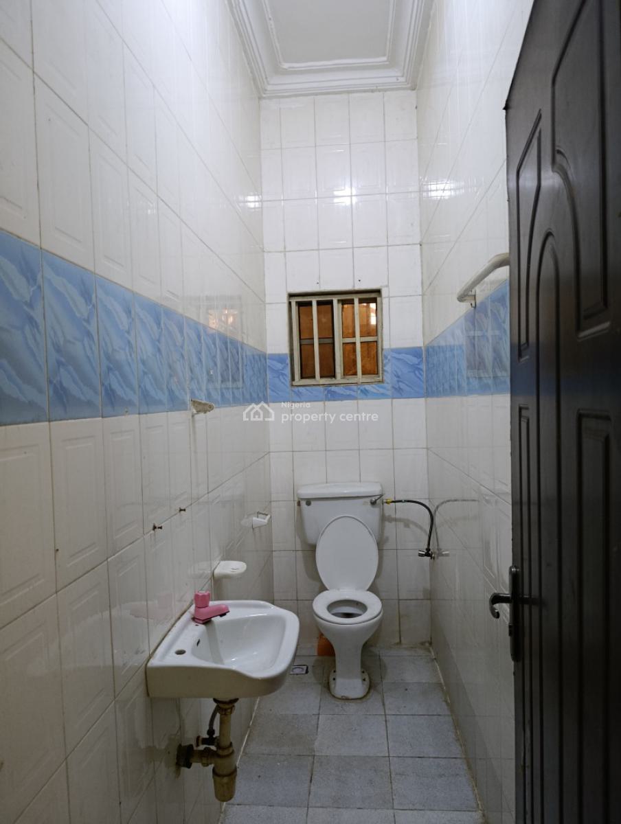 Neat 3 Bedroom Flat with Bq, Acs and Gen., Utako, Abuja, Flat / Apartment for Rent