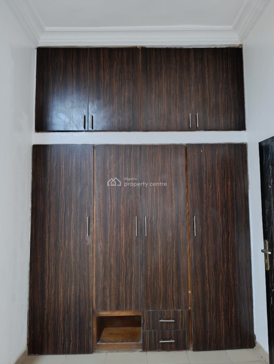 Neat 3 Bedroom Flat with Bq, Acs and Gen., Utako, Abuja, Flat / Apartment for Rent